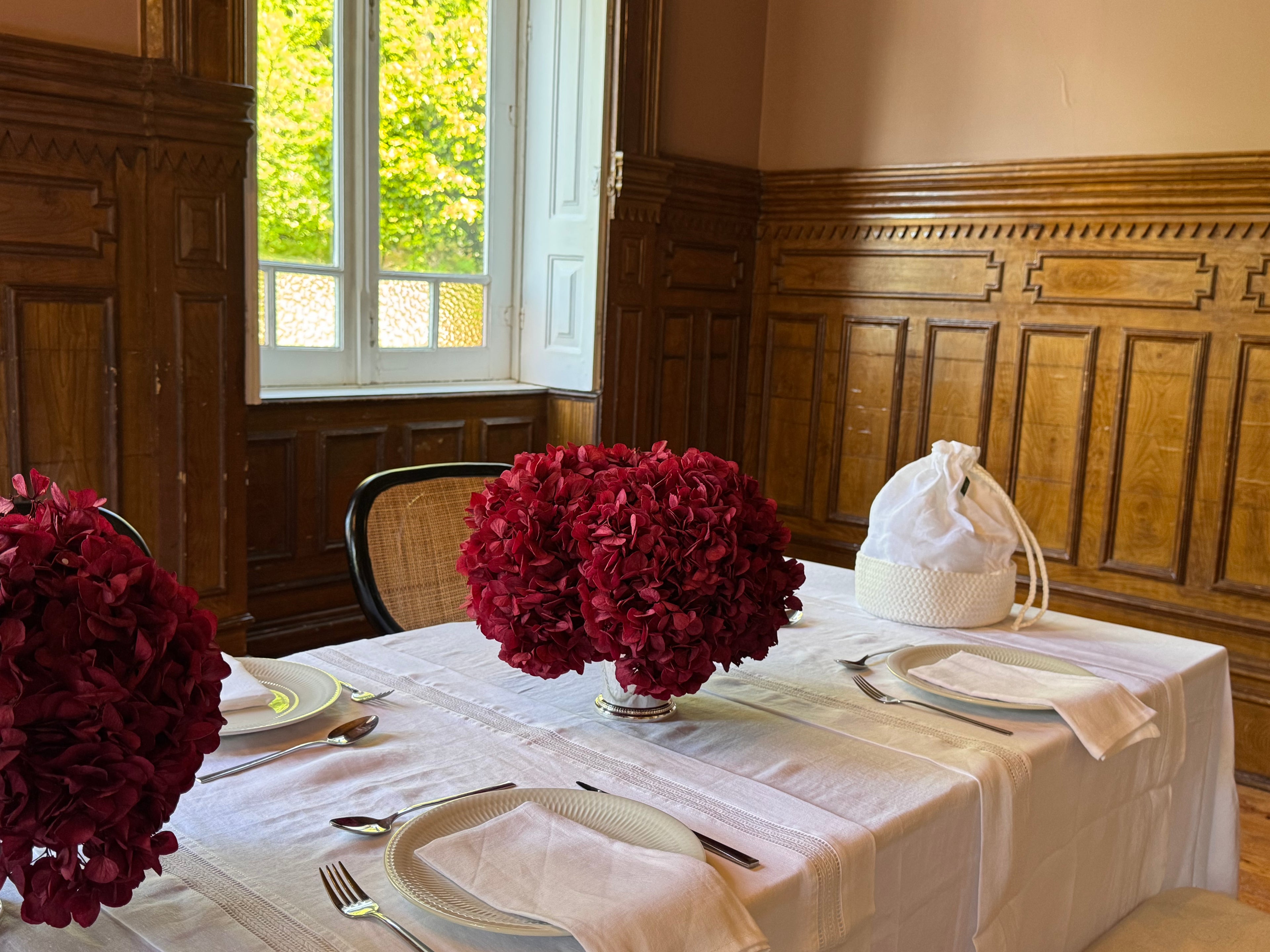 Linen tablecloth with hemstitch white
