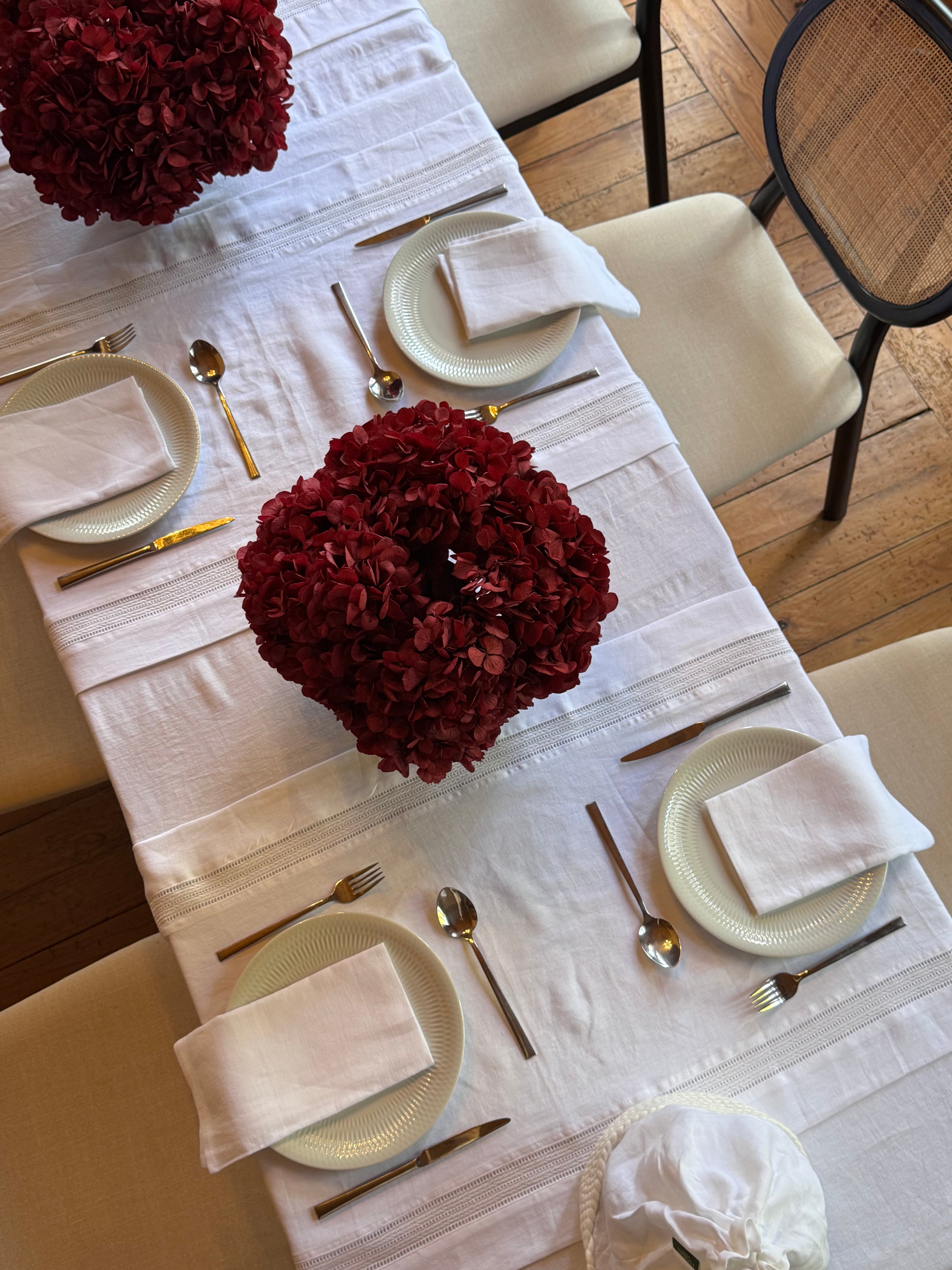 Linen tablecloth with hemstitch white