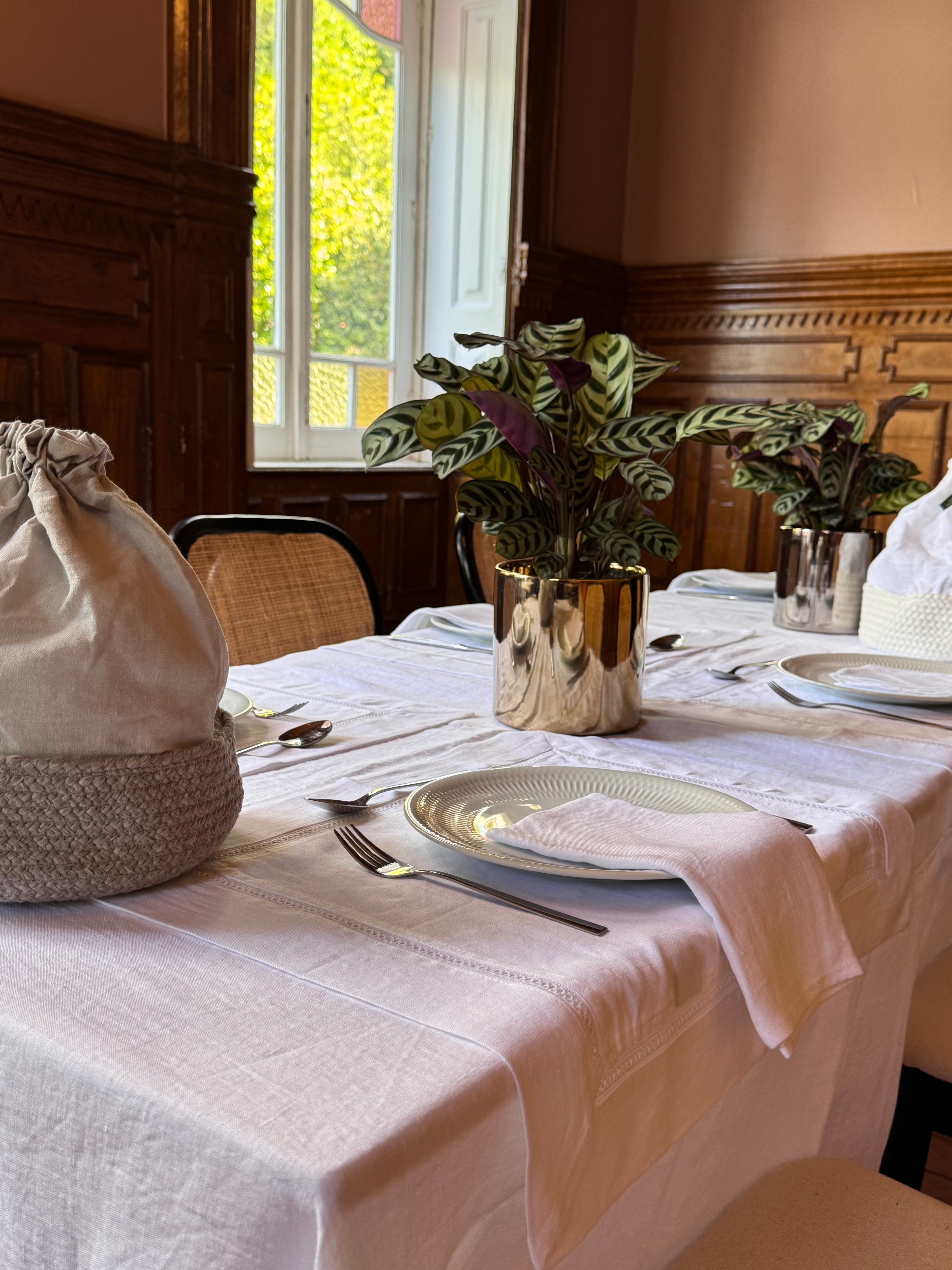 Linen tablecloth with hemstitch white