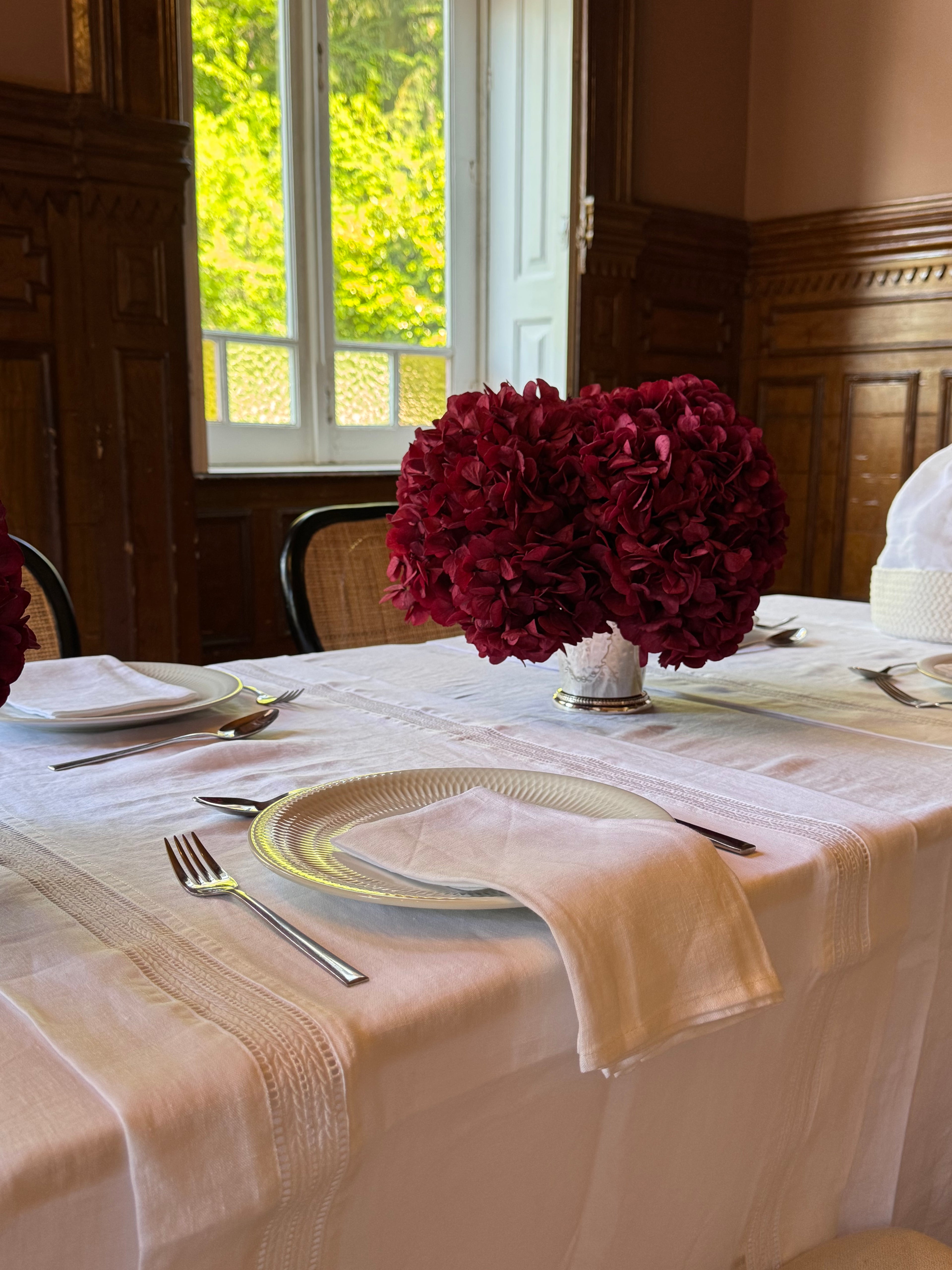 Linen tablecloth with hemstitch white