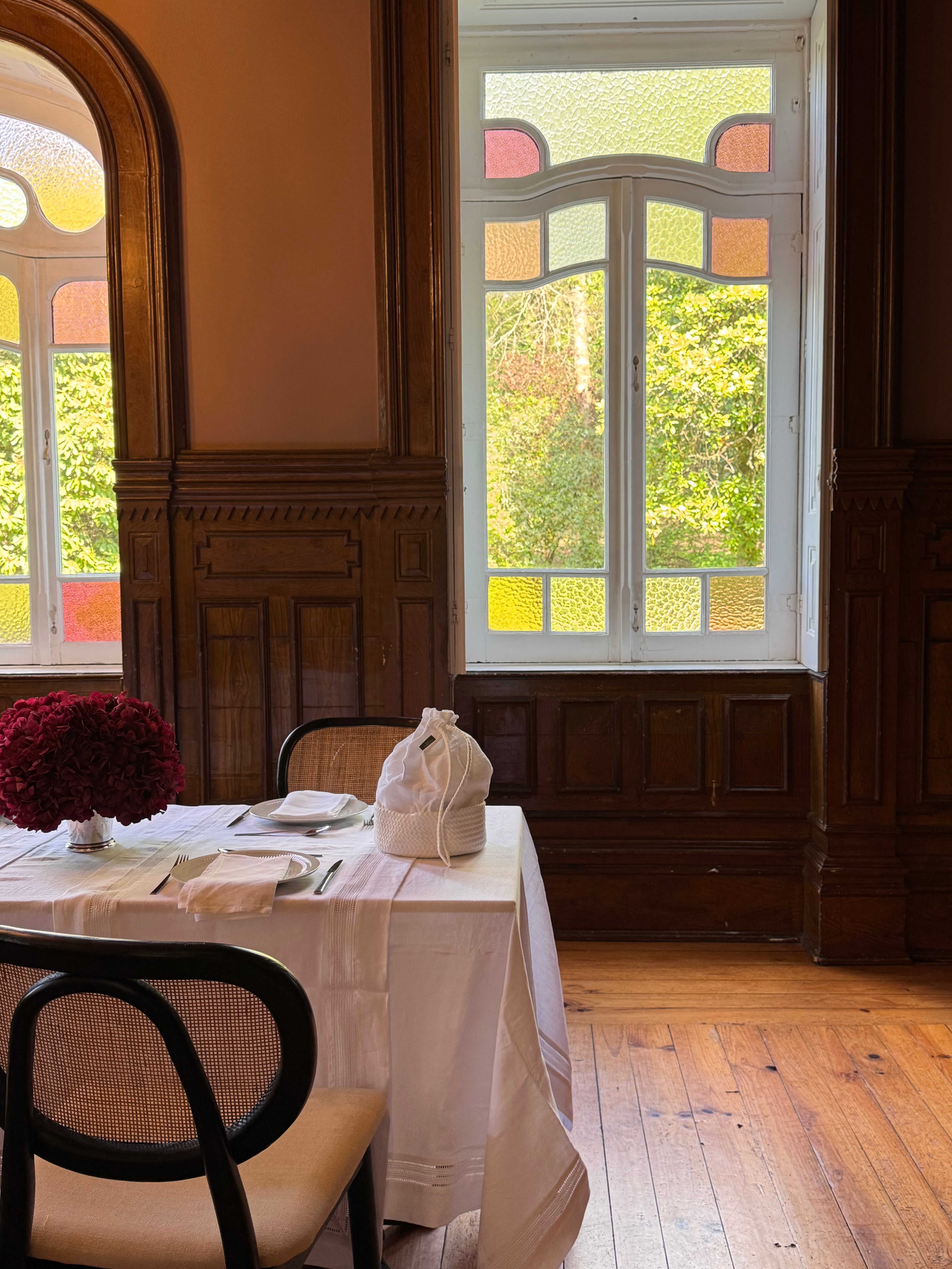 Linen tablecloth with hemstitch white