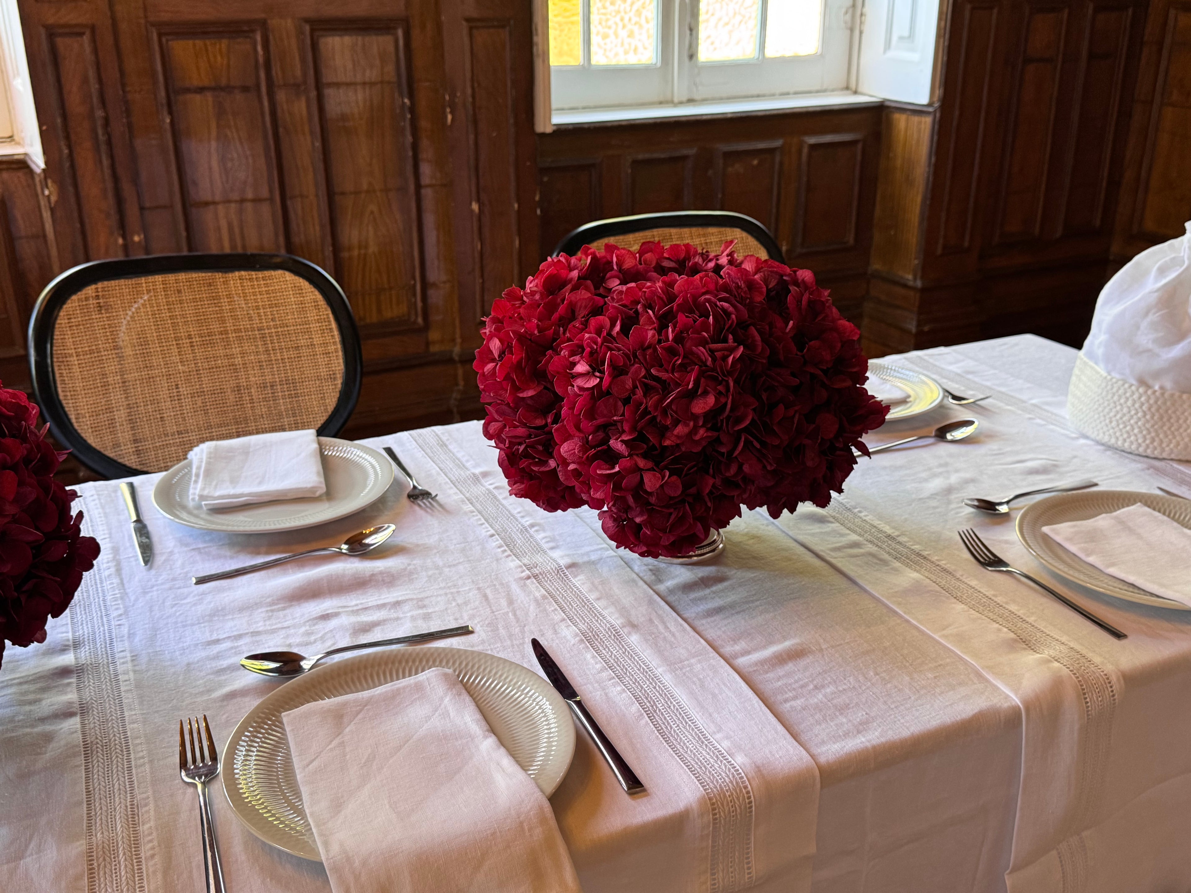 Linen tablecloth with hemstitch white