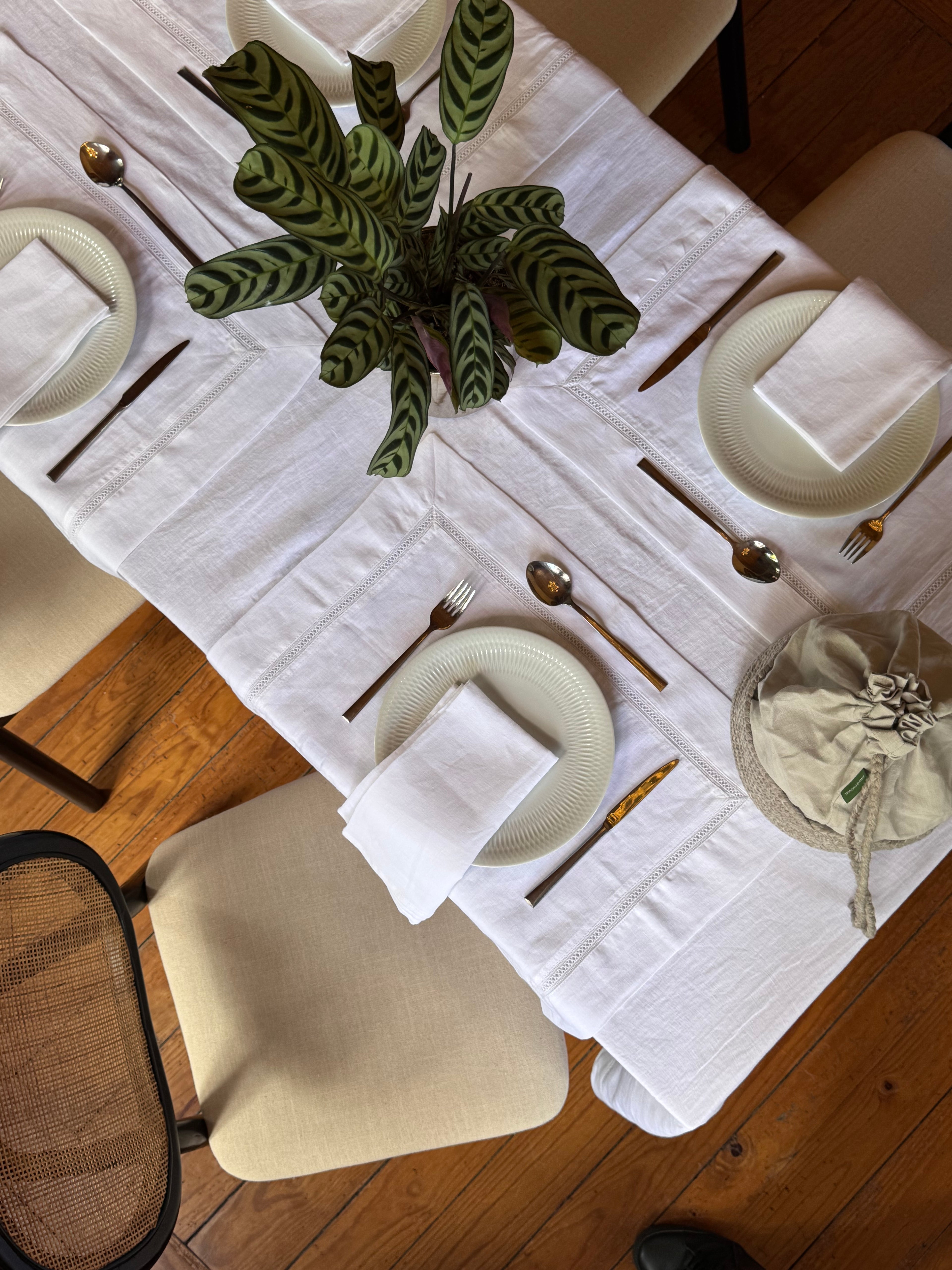 Linen tablecloth with hemstitch white