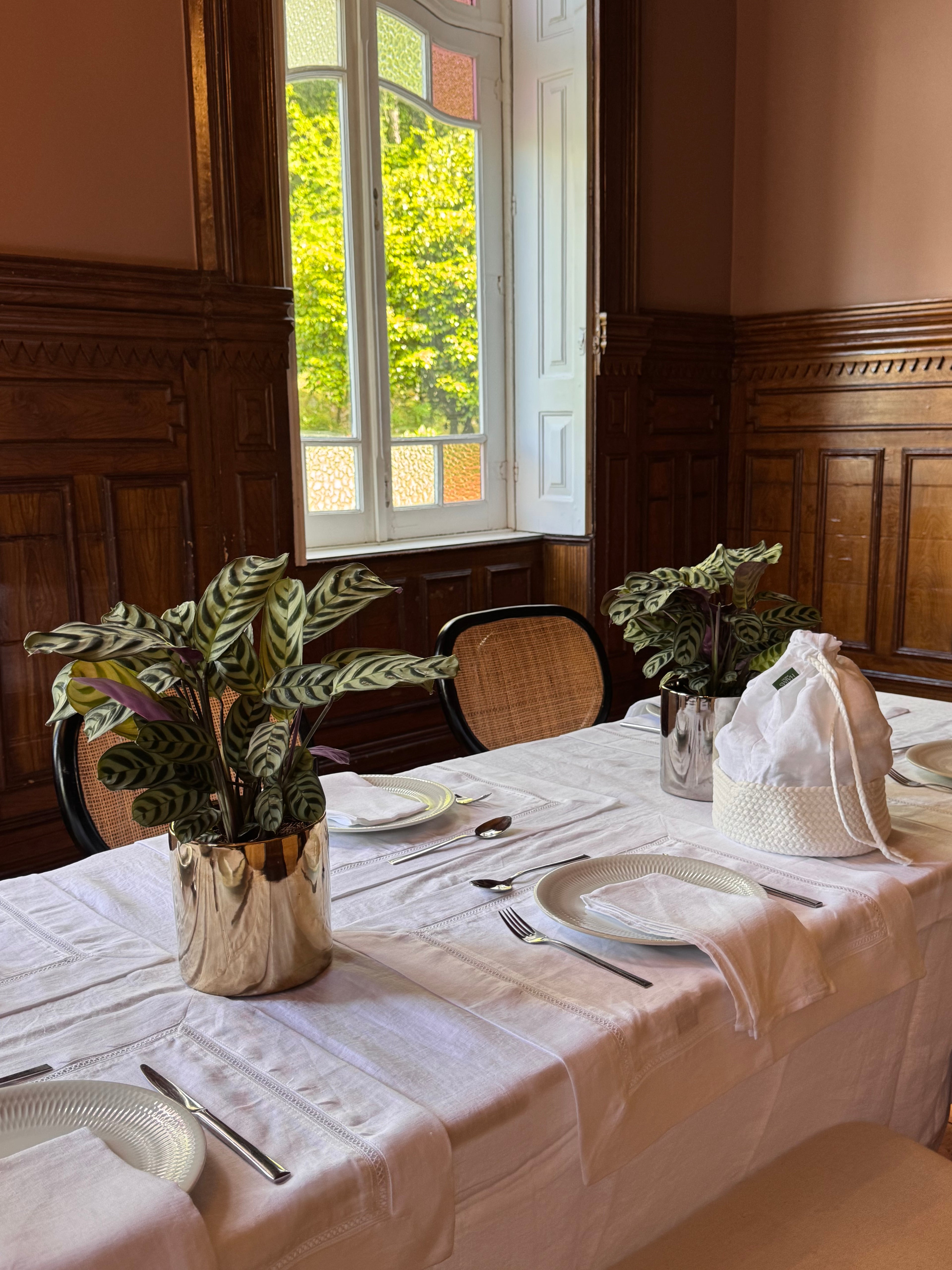 Linen tablecloth with hemstitch white