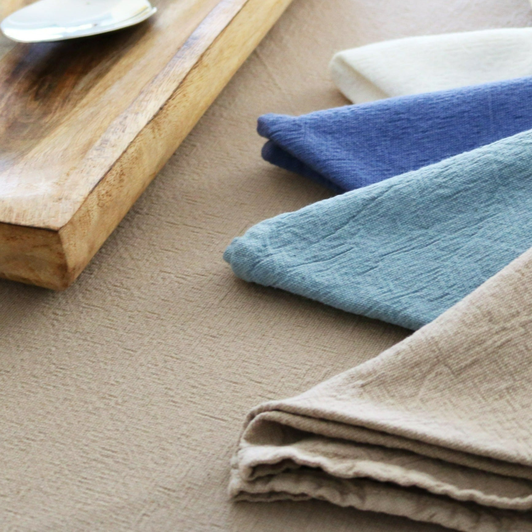 ISLAND AROMAS table collection