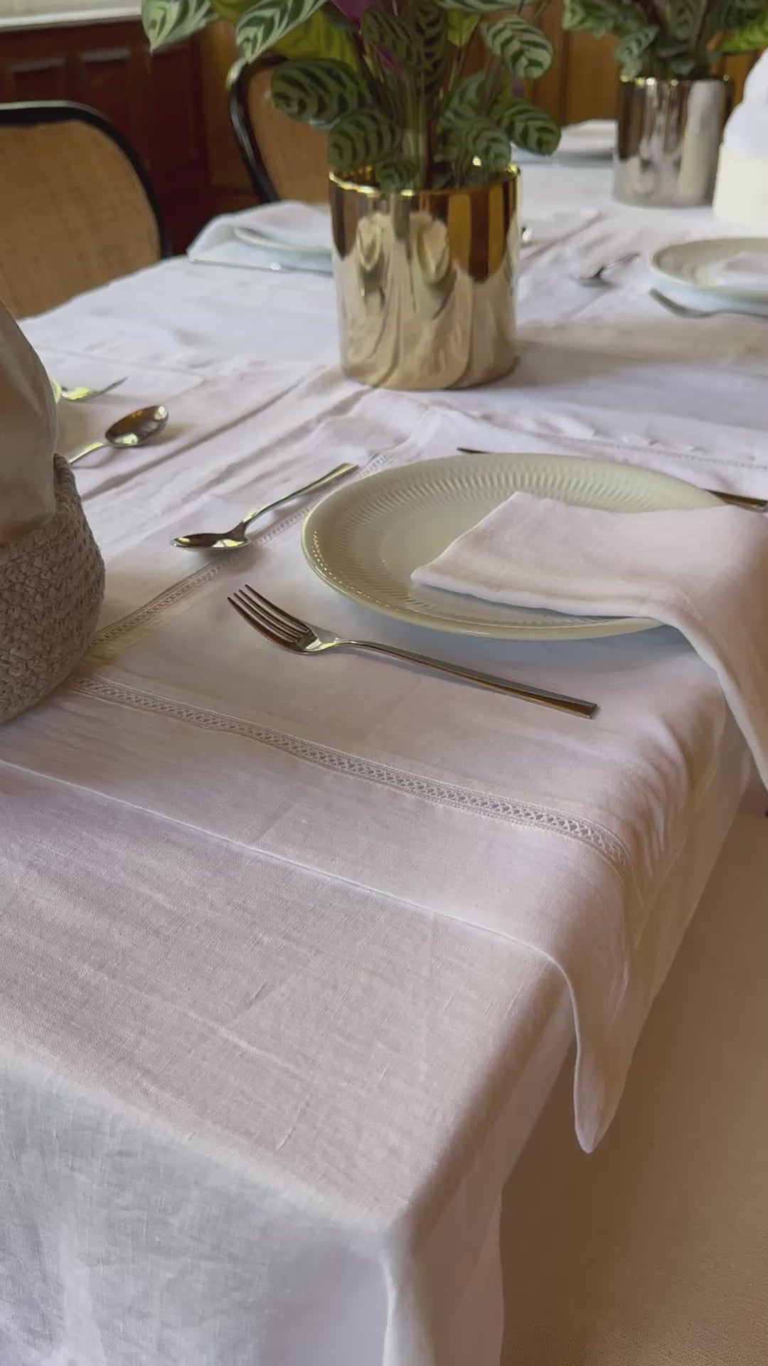 Linen tablecloth with hemstitch white