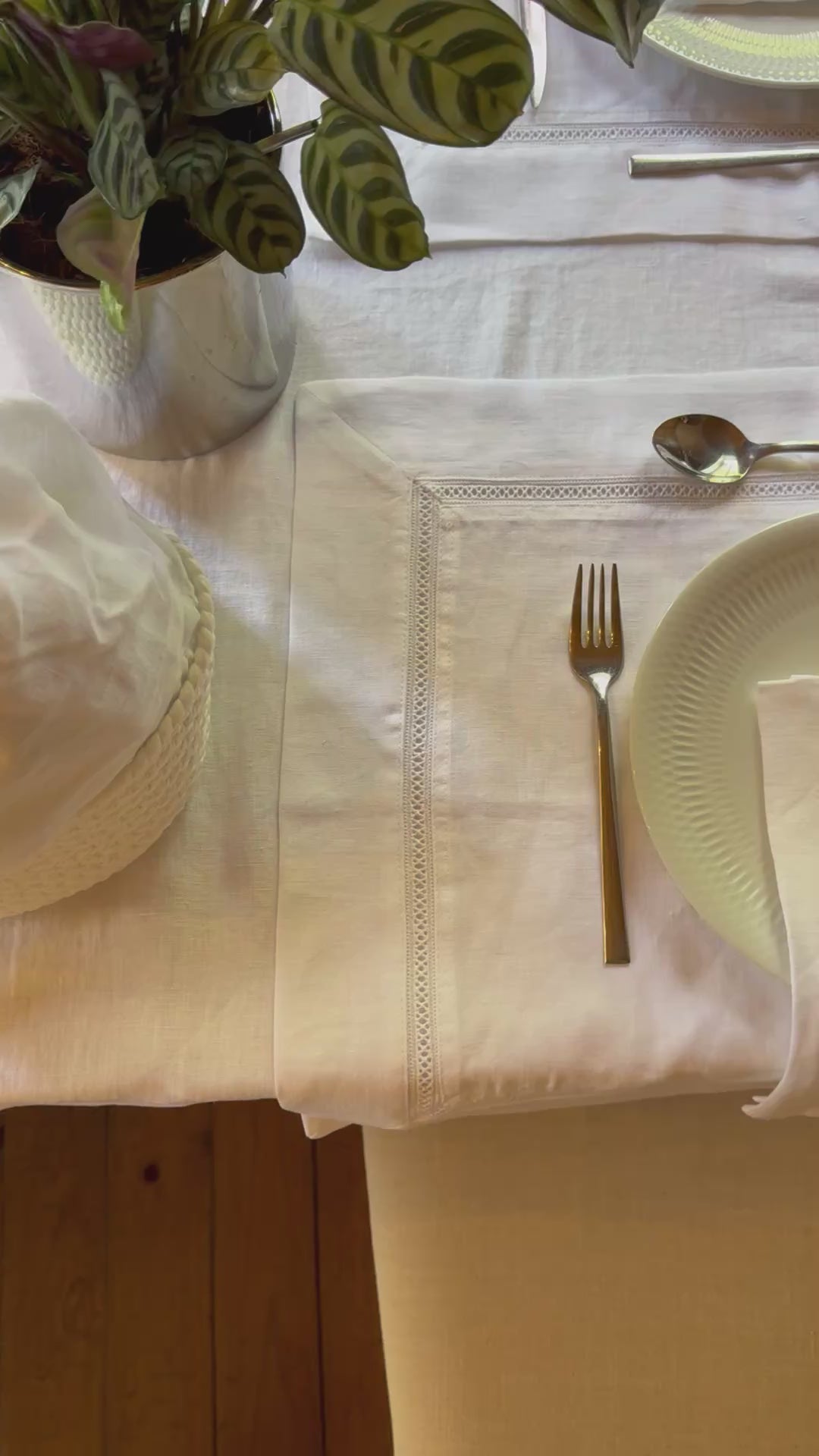 Linen tablecloth with hemstitch white