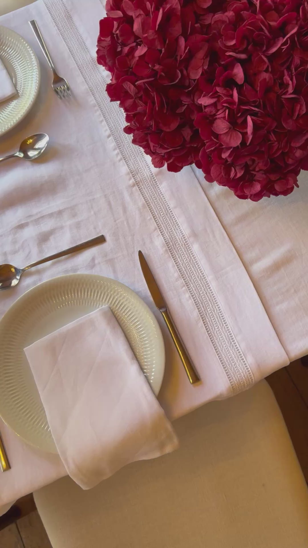 Linen tablecloth with hemstitch white