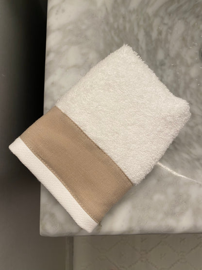 Guest toilet set - basket including 4 towels