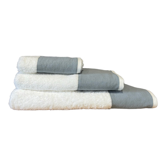 Towel with wide soft linen border