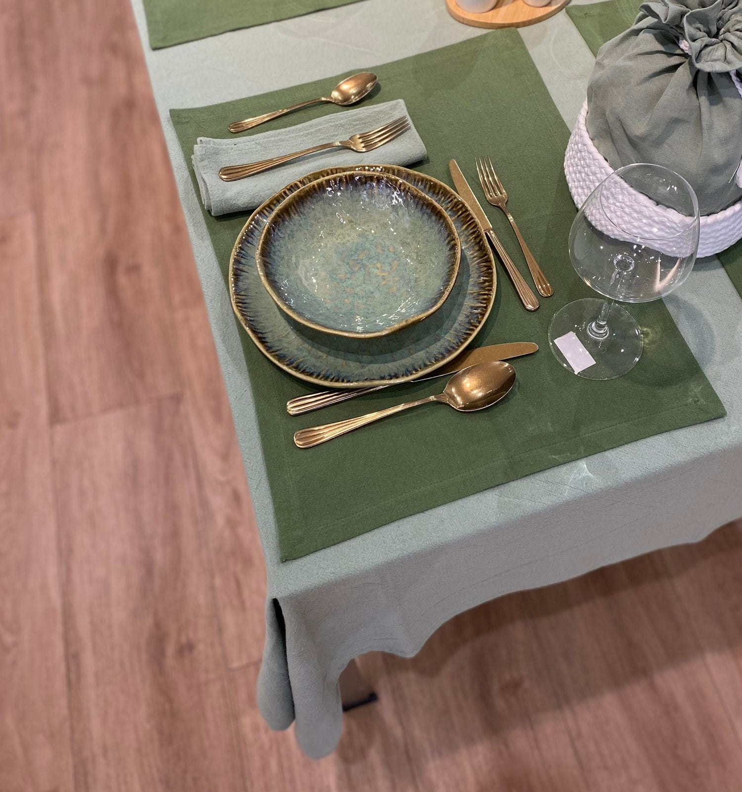 ISLAND AROMAS table set - forest green