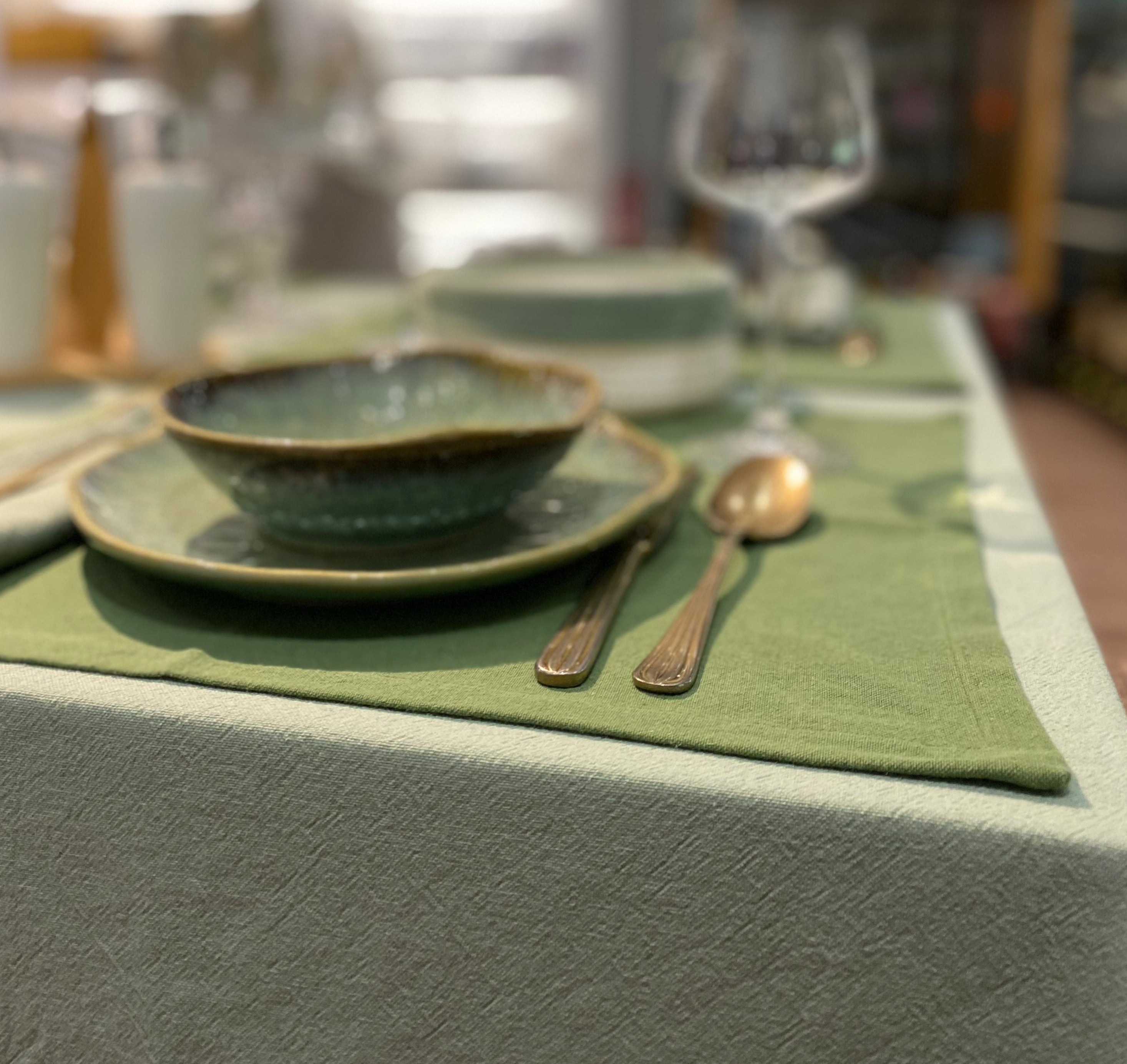 ISLAND AROMAS table set - forest green