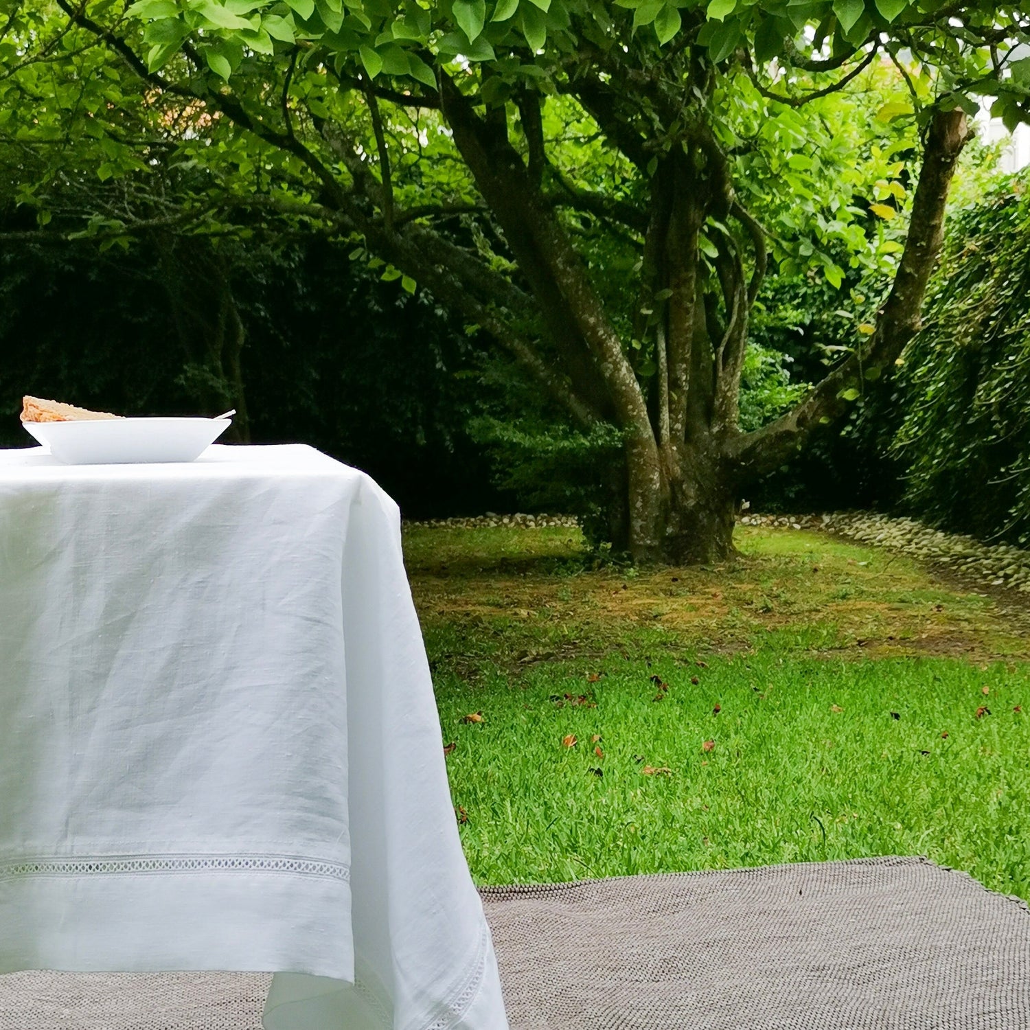 Linen tablecloth with hemstitch white