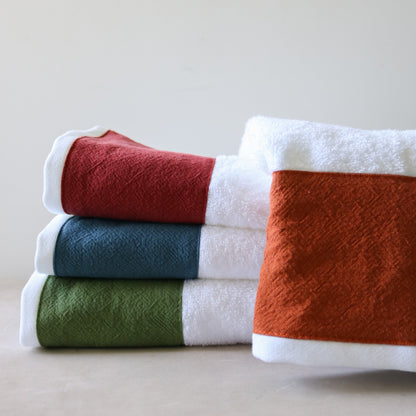 Towel with wide soft linen border